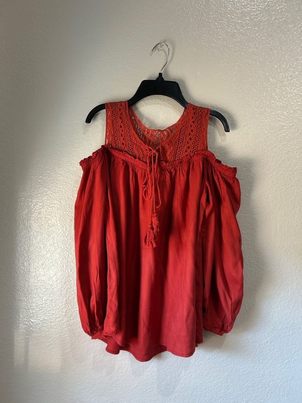 PP LA Clothing Women’s Red Rust Cold-Shoulder Lace Yoke Boho Tunic Sz M Hippie